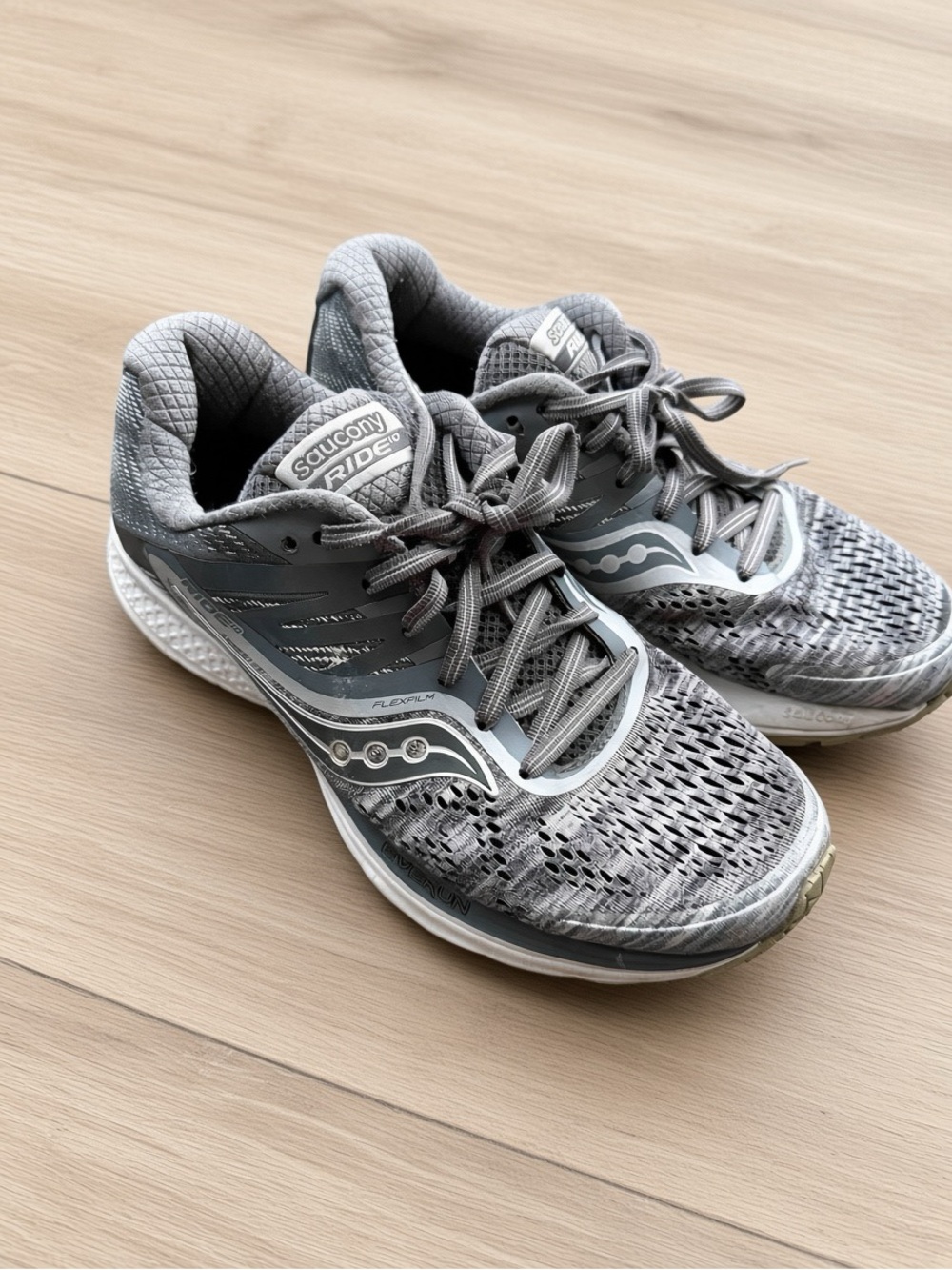 Saucony Ride 10 Everun Gray Running Shoes Women’s Size 7